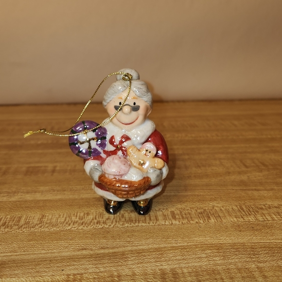 CHRISTMAS PORCELAIN ORNAMENTS set of Five - Picture 4 of 10